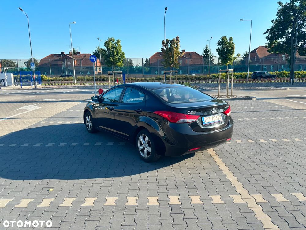 Hyundai Elantra 1.6 Comfort - 13