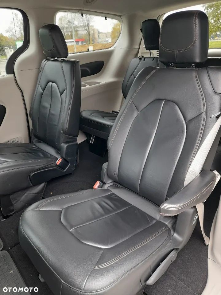 Chrysler Pacifica - 10