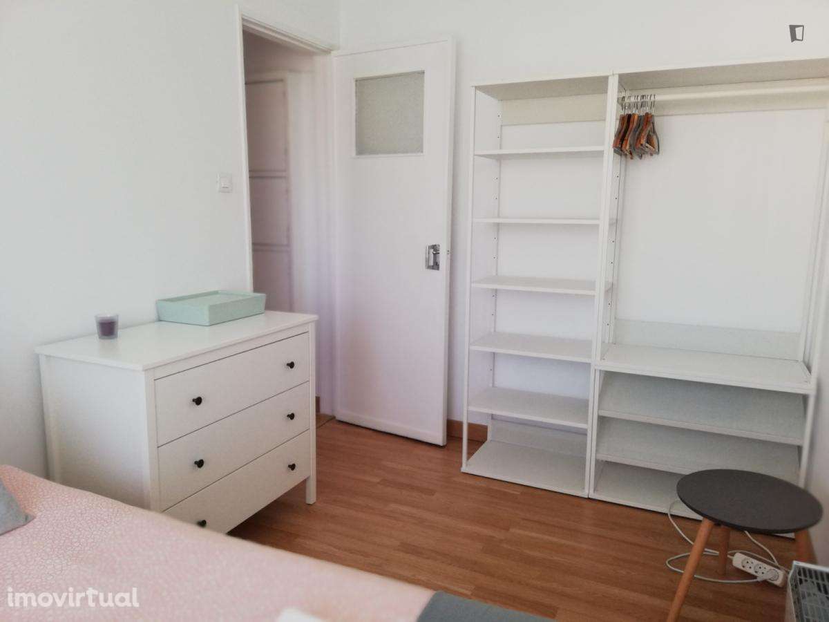 Apartamento com 1 quartos - localizado em Benfica Lisbon - Grande imagem: 2/22