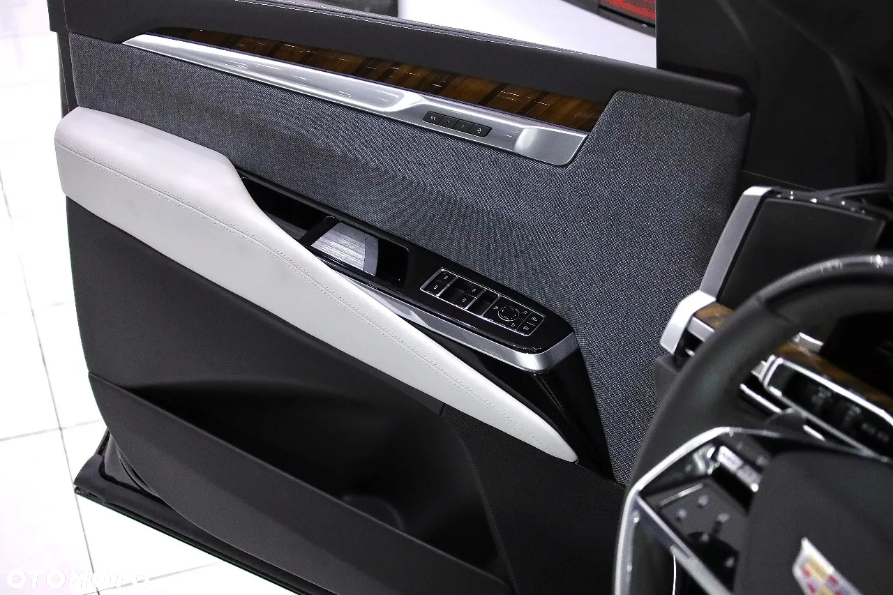 Cadillac Escalade - 12