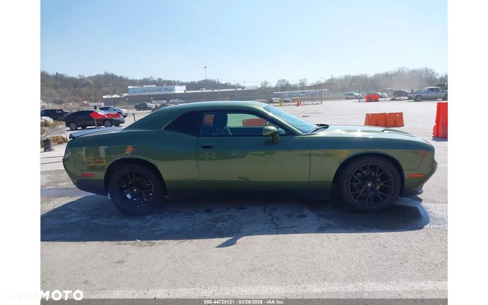 Dodge Challenger - 10