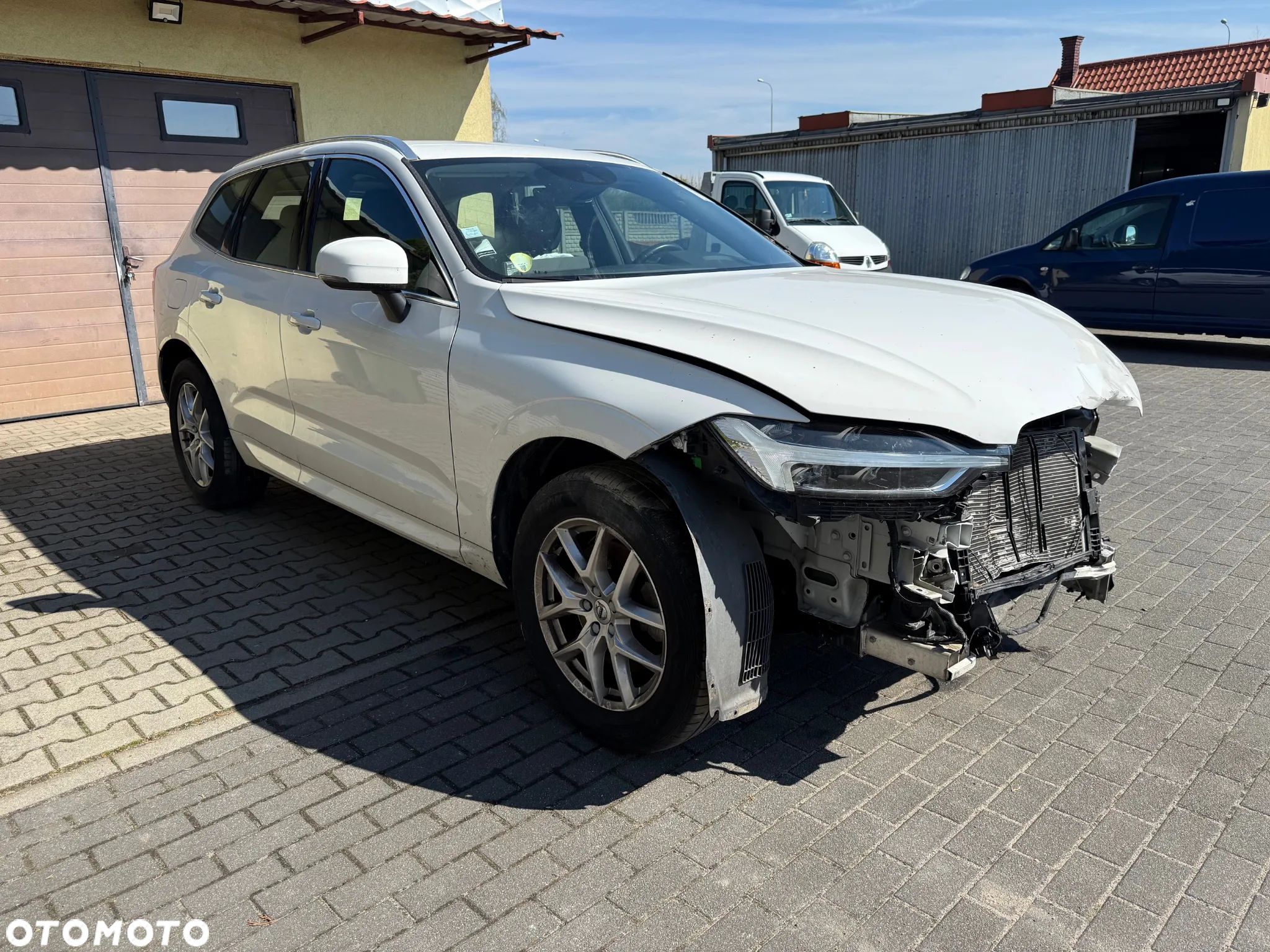 Volvo XC 60 D3 Momentum Pro - 1