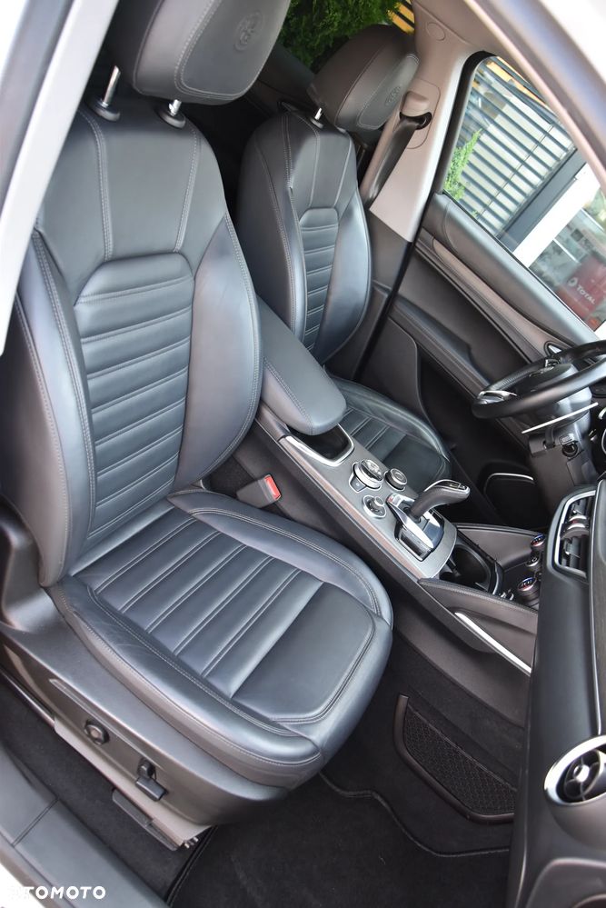 Alfa Romeo Stelvio 2.0 Turbo 16V AT8-Q4 Competizione - 23
