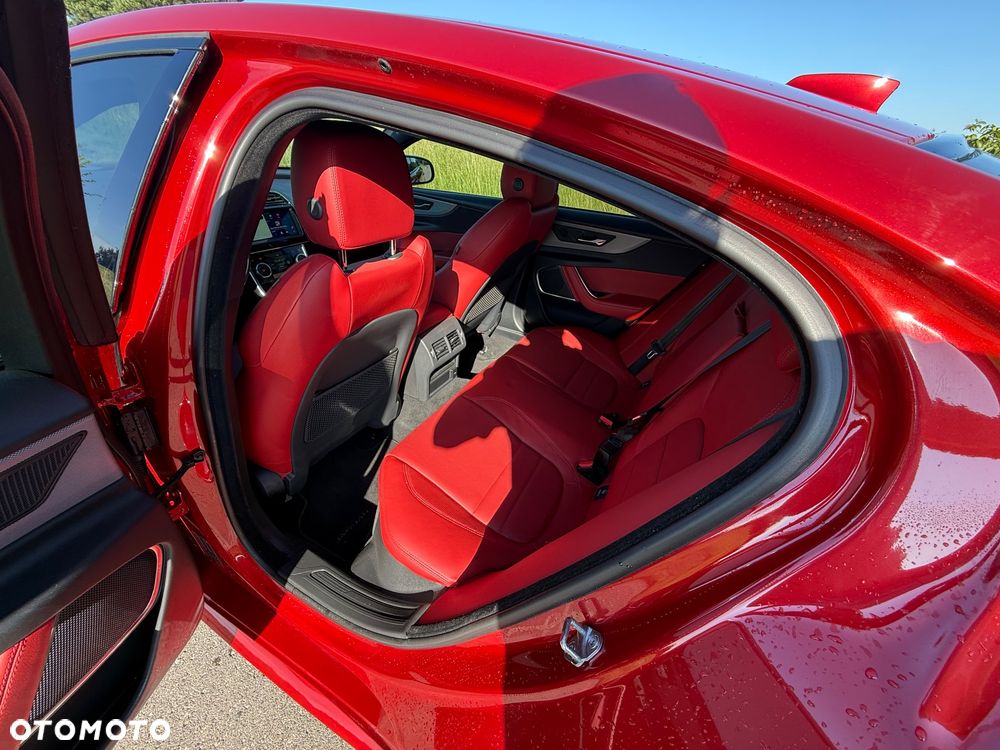 Jaguar XE - 8