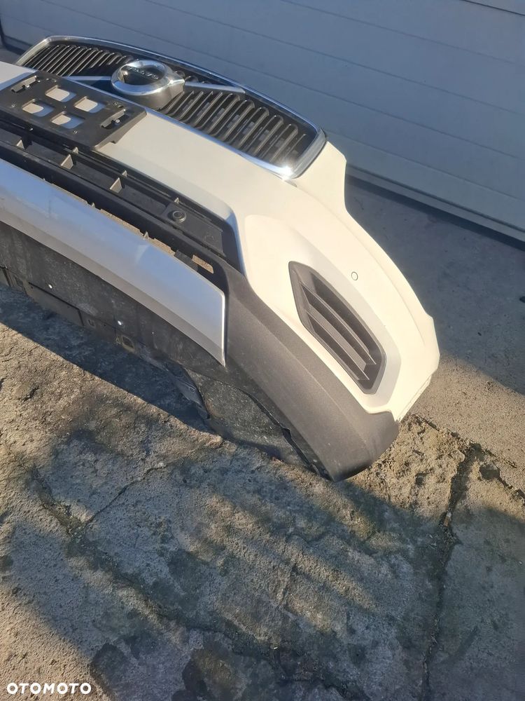 Volvo XC40 zderzak przód 4 PDC kompletny - 12