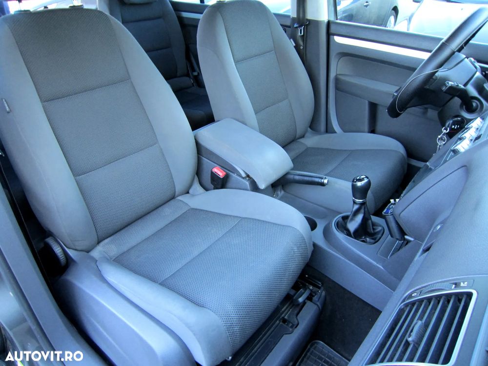 Volkswagen Touran 1.6 TDI DPF BlueMotion Technology Comfortline - 22