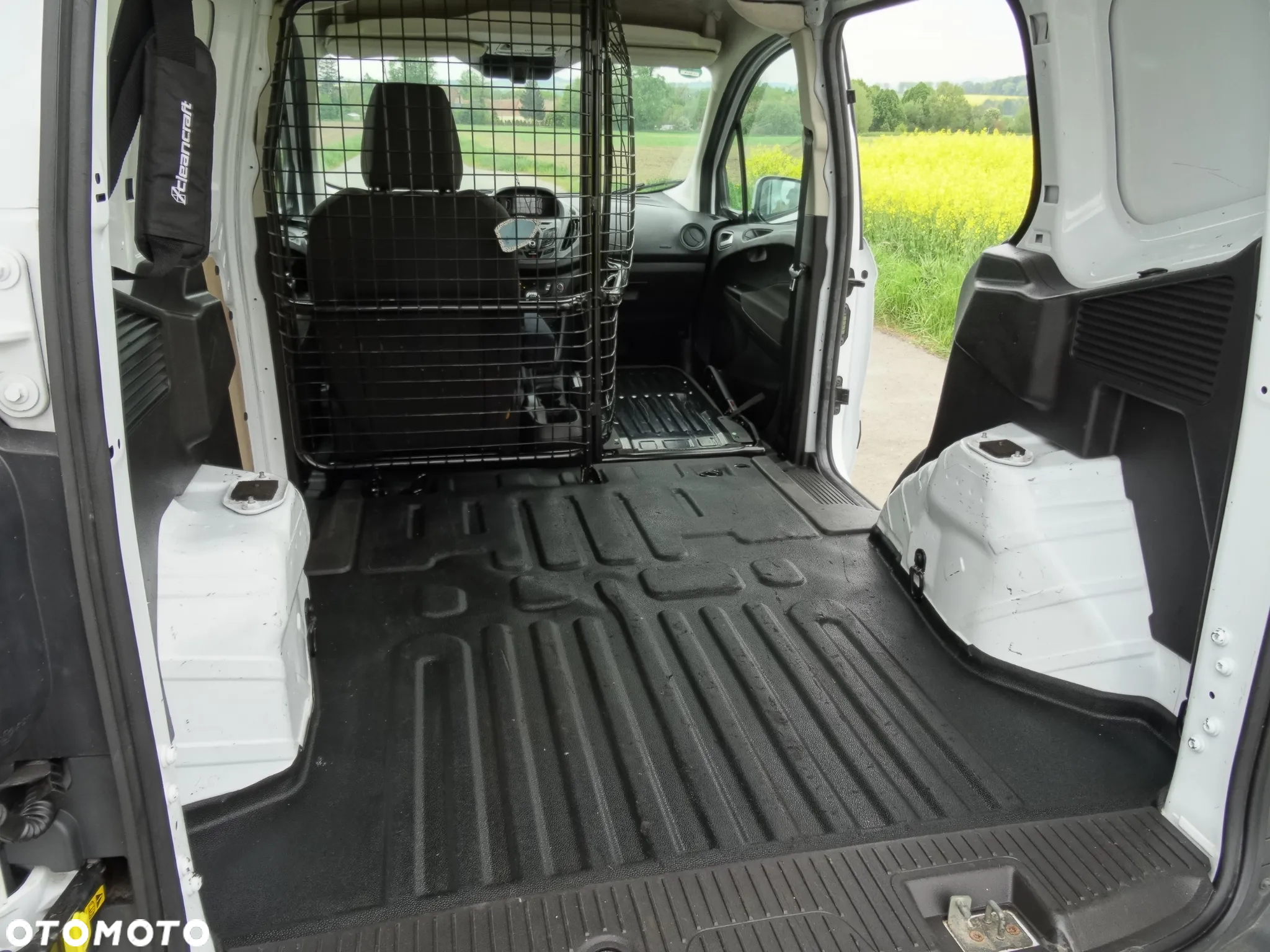 Ford Transit Courier - 16