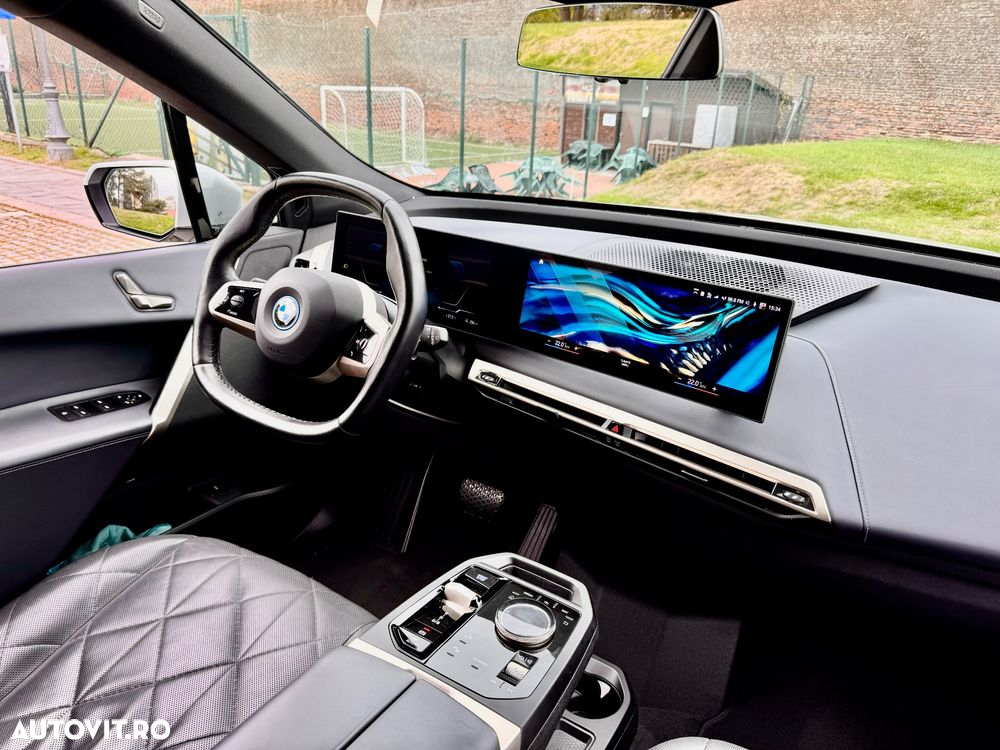 BMW iX xDrive40 - 14