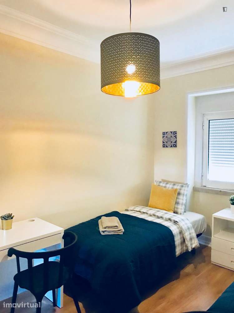 Quarto - localizado em Roma-Areeiro Lisbon - Grande imagem: 5/17