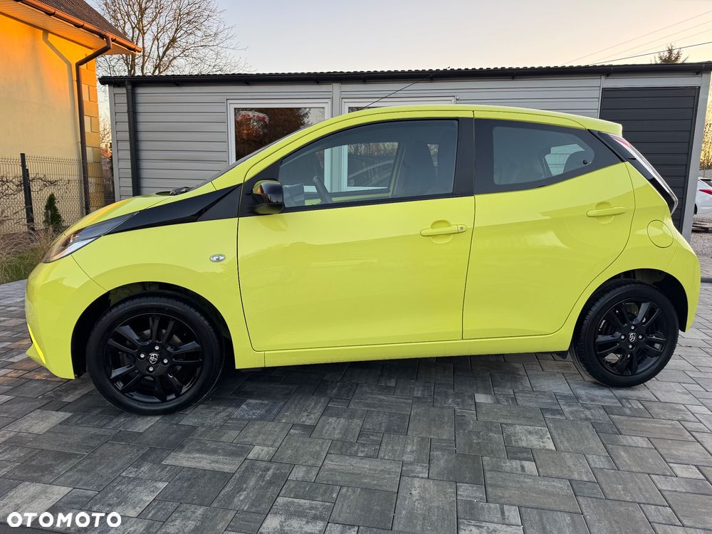 Toyota Aygo x mit x-business Paket - 15