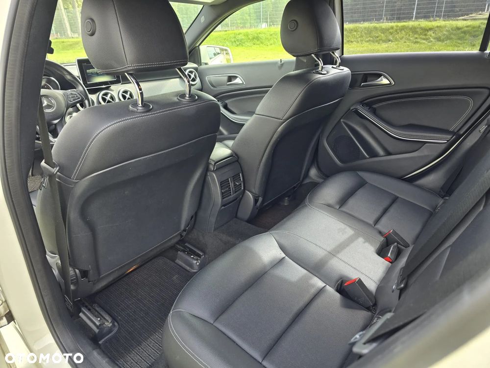 Mercedes-Benz Klasa A 200 d 4-Matic Urban - 14