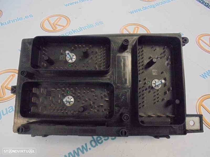 CAIXA RELÉS / FUSÍVEIS OPEL ASTRA H GTC 2004 -015349211 - 2