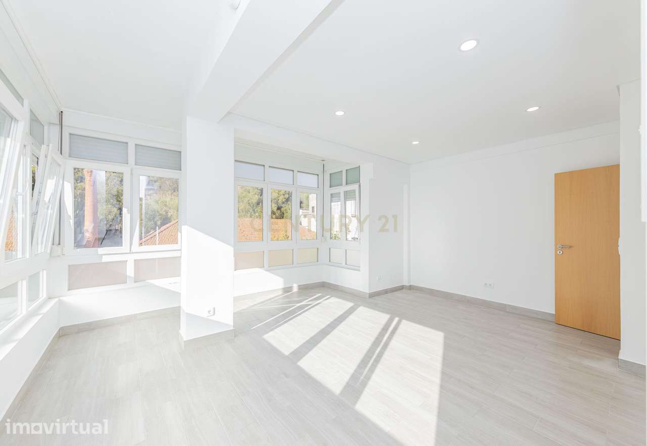 T2 TOTALMENTE REMODELADO | DAFUNDO – CRUZ QUEBRADA | 80 m² | ELEVADOR - Grande imagem: 4/25