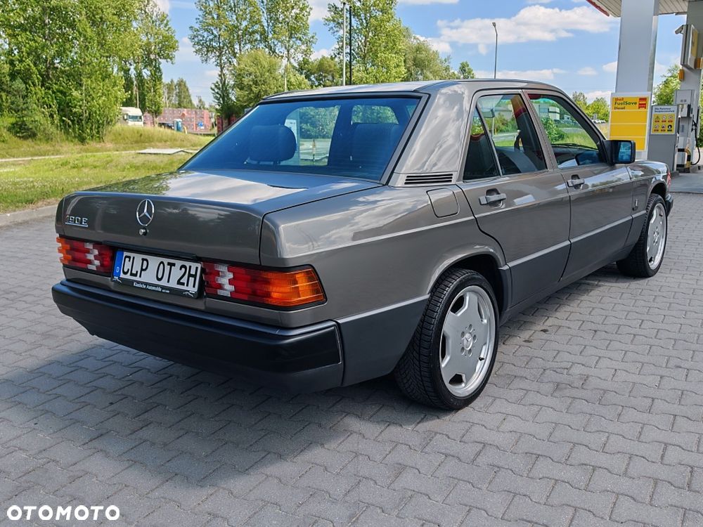Mercedes-Benz W201 (190) - 4