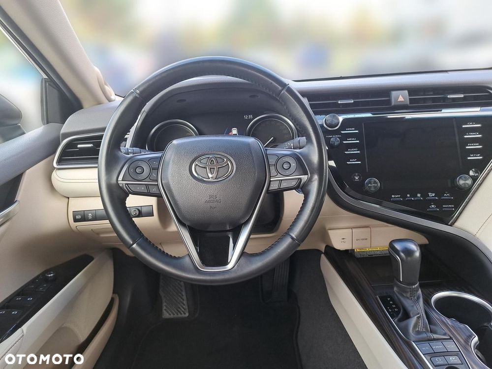 Toyota Camry 2.5 Hybrid Executive CVT - 10