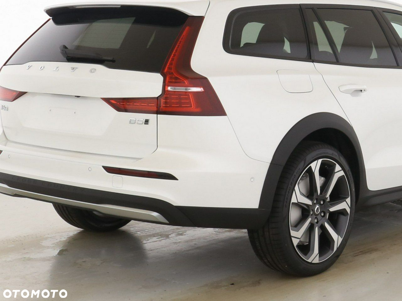 Volvo V60 Cross Country B5 B AWD Ultimate - 9