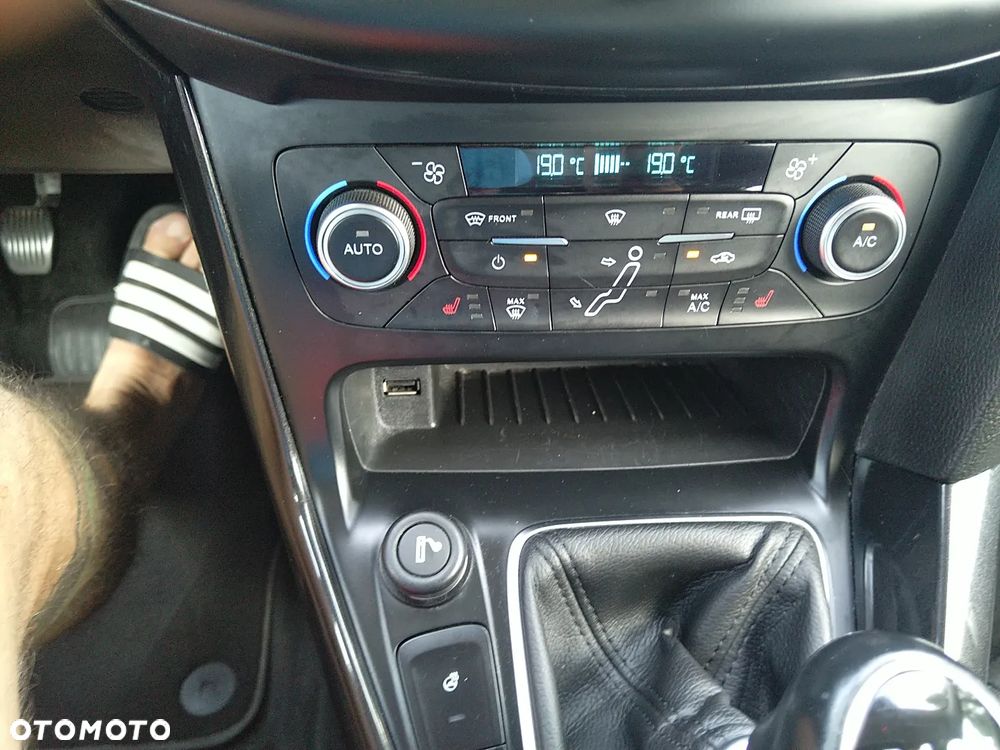 Ford Focus 1.0 EcoBoost Titanium - 22