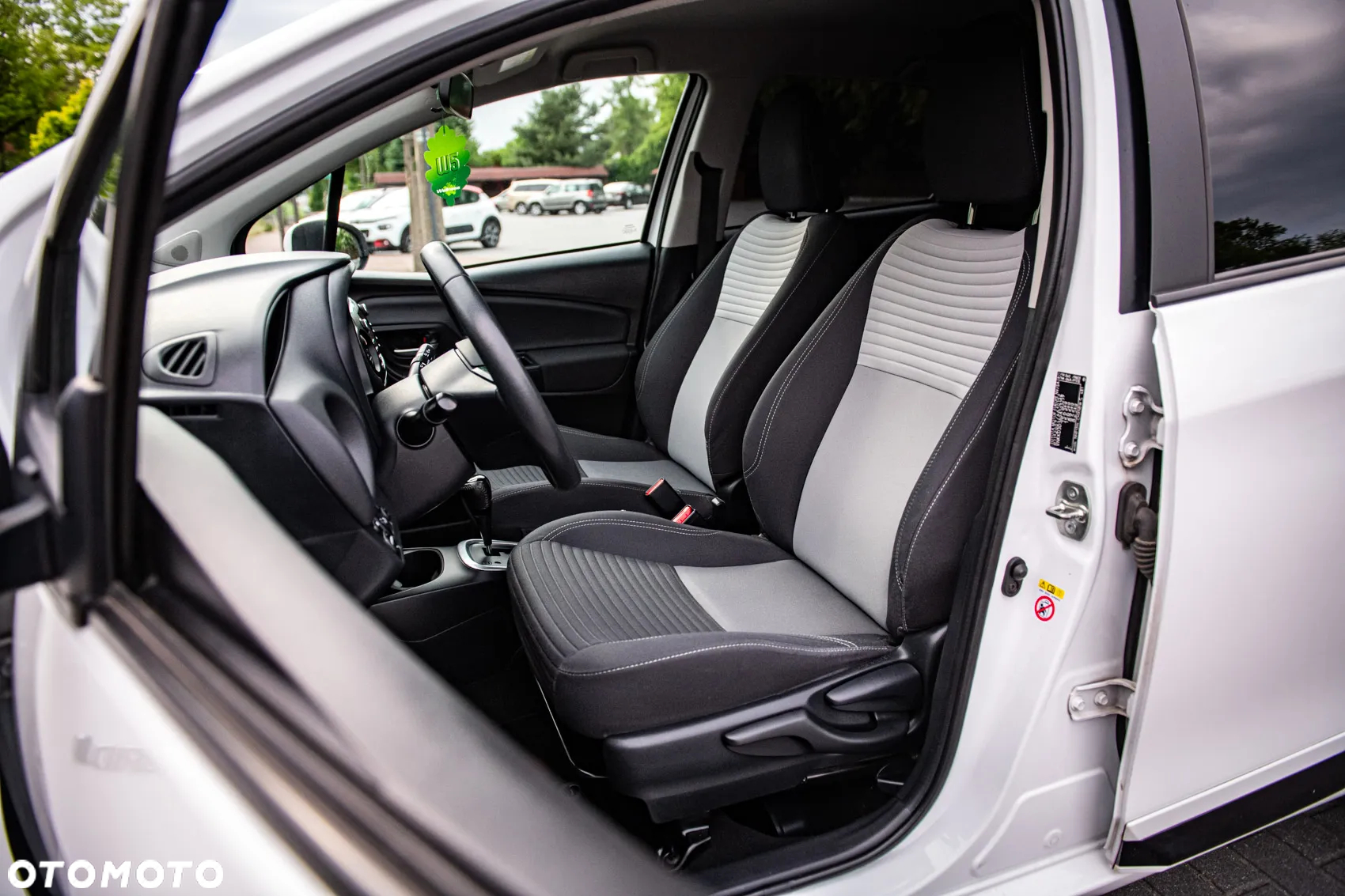 Toyota Yaris Hybrid 100 Premium EU6 - 14
