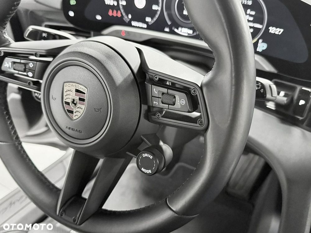 Porsche Taycan - 22