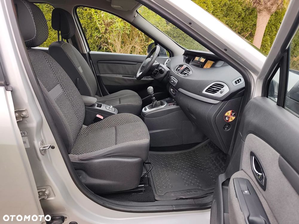 Renault Scenic 1.9 dCi Privilege - 8