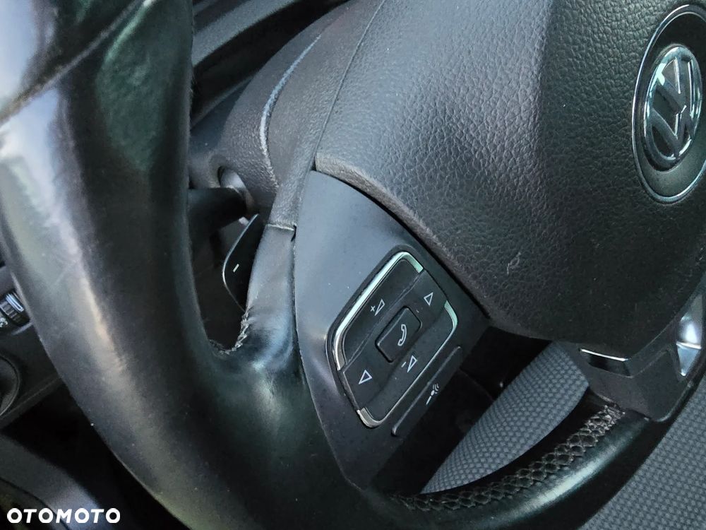 Volkswagen Golf 2.0 TDI DPF BlueMotion Technology DSG Comfortline - 10