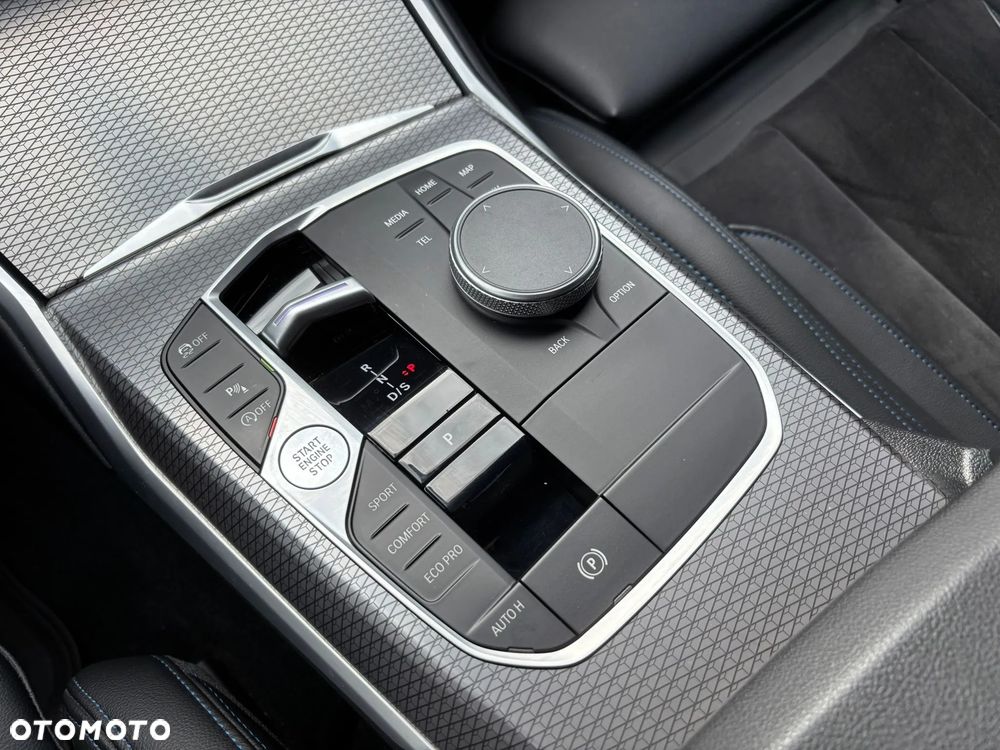 BMW Seria 3 320i xDrive M Sport - 17