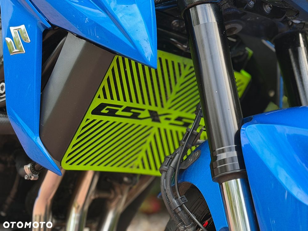 Suzuki GSX - 27