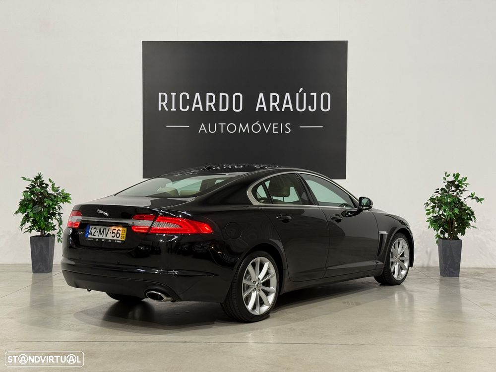 Jaguar XF 2.2 D Premium Luxury - 4