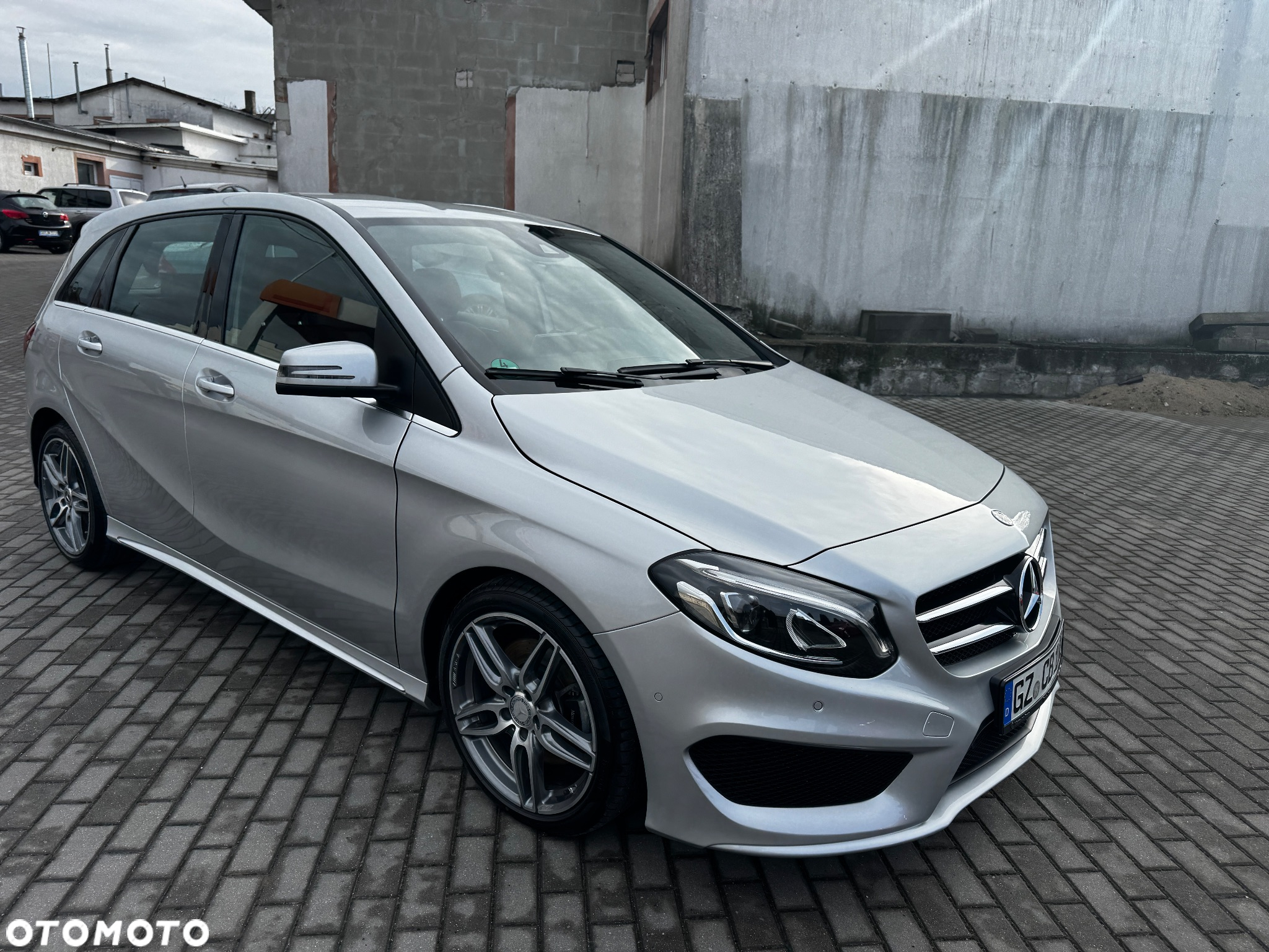 Mercedes-Benz Klasa B 220 4-Matic AMG Line - 3