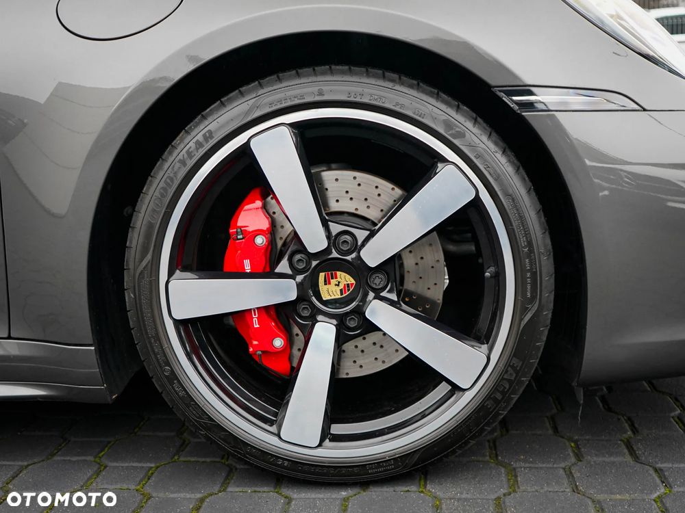 Porsche 911 Carrera 4S - 10