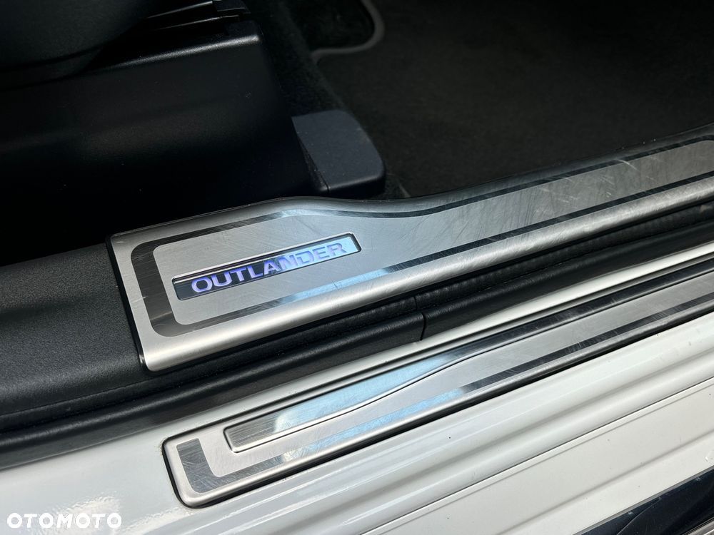 Mitsubishi Outlander 2.0 4WD Top - 30