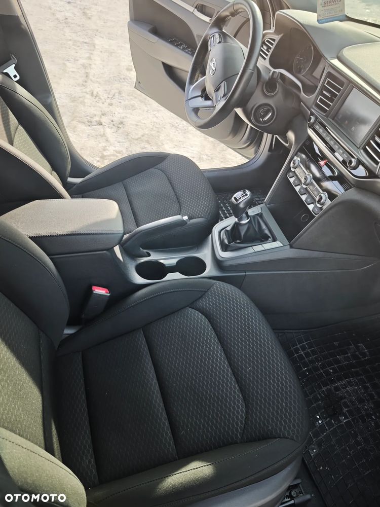 Hyundai Elantra 1.6 Comfort - 9