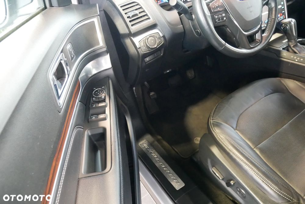 Ford Explorer - 23