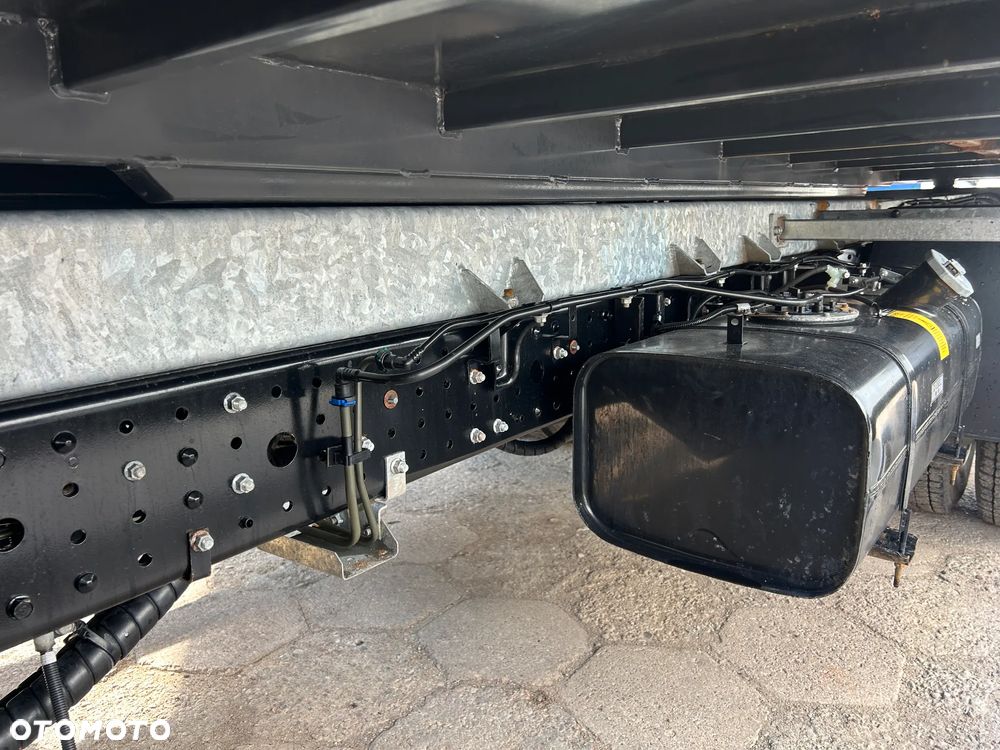 Mitsubishi FUSO CANTER 7C18 / WYWROTKA 3-STRONNA / 2 SZTUKI / TYLKO 12 TYS. KM PRZEBIEGU / POLSKI SALON / PRAWO JAZDY KATEGORIA "C' Z TACHOGRAFEM / DUŻA ŁADOWNOŚĆ 4075 KG !! - 30
