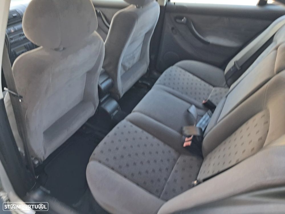 SEAT Toledo 1.6 Confort - 8