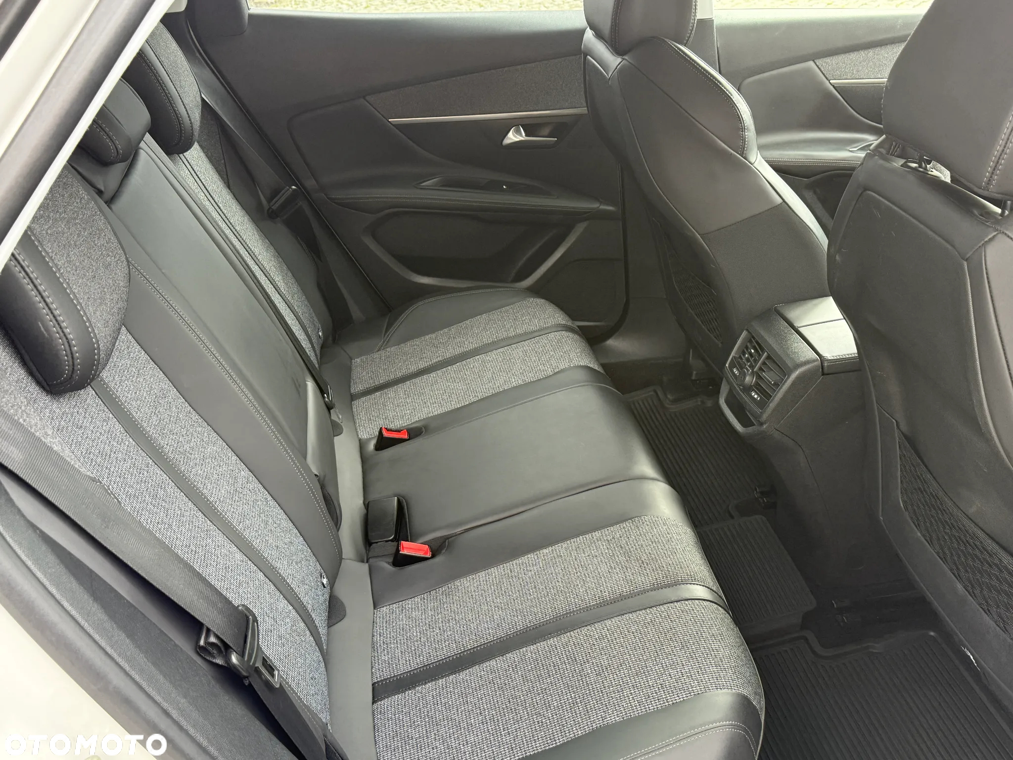 Peugeot 3008 PureTech 130 Stop & Start EAT6 Allure - 15