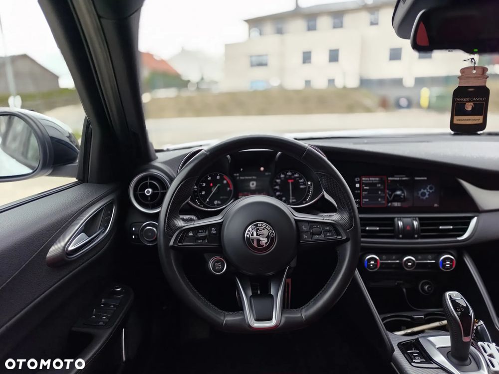 Alfa Romeo Giulia 2.0 Turbo 16V AT8 Veloce Ti - 21