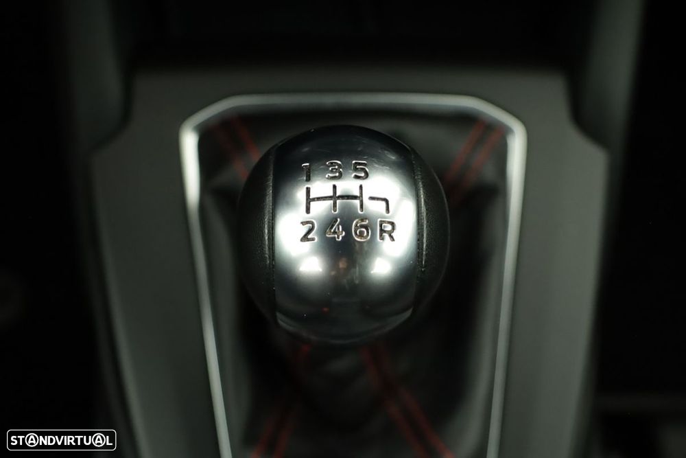 Ford Focus 1.0 EcoBoost MHEV ST-Line X - 14