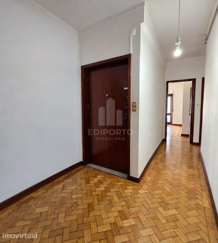Apartamento T2+2 junto à Praça da Corujeira | Próximo do novo Centro E - Grande imagem: 4/14