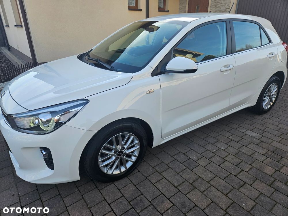 Kia Rio 1.4 L - 4