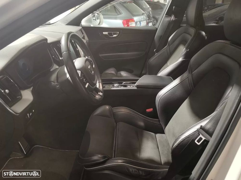 Volvo XC 60 2.0 T8 PHEV R-Design AWD - 9