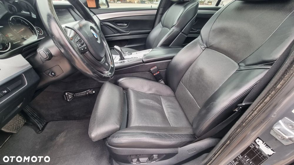 BMW Seria 5 M550d xDrive Touring Sport-Aut - 12