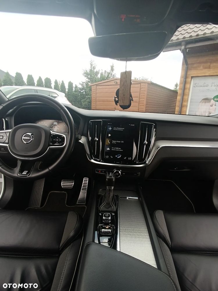 Volvo V60 D4 Geartronic R-Design - 26