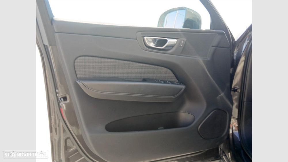Volvo XC 60 2.0 B4 Momentum Plus - 12