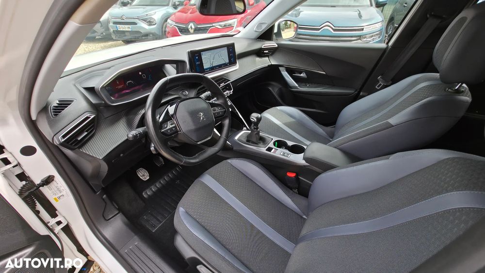 Peugeot 2008 1.2 L PureTech STT Allure - 14