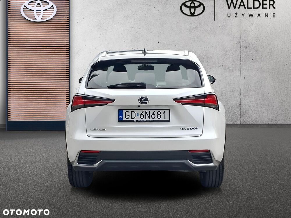 Lexus NX 300h Business Edition AWD - 4