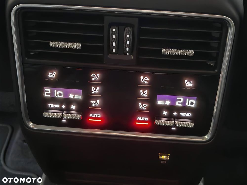 Porsche Cayenne Platinum Edition - 30