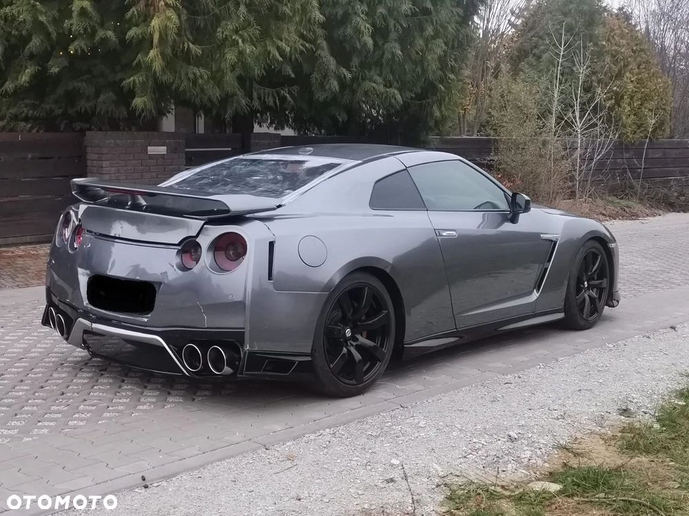 Nissan GT-R - 7