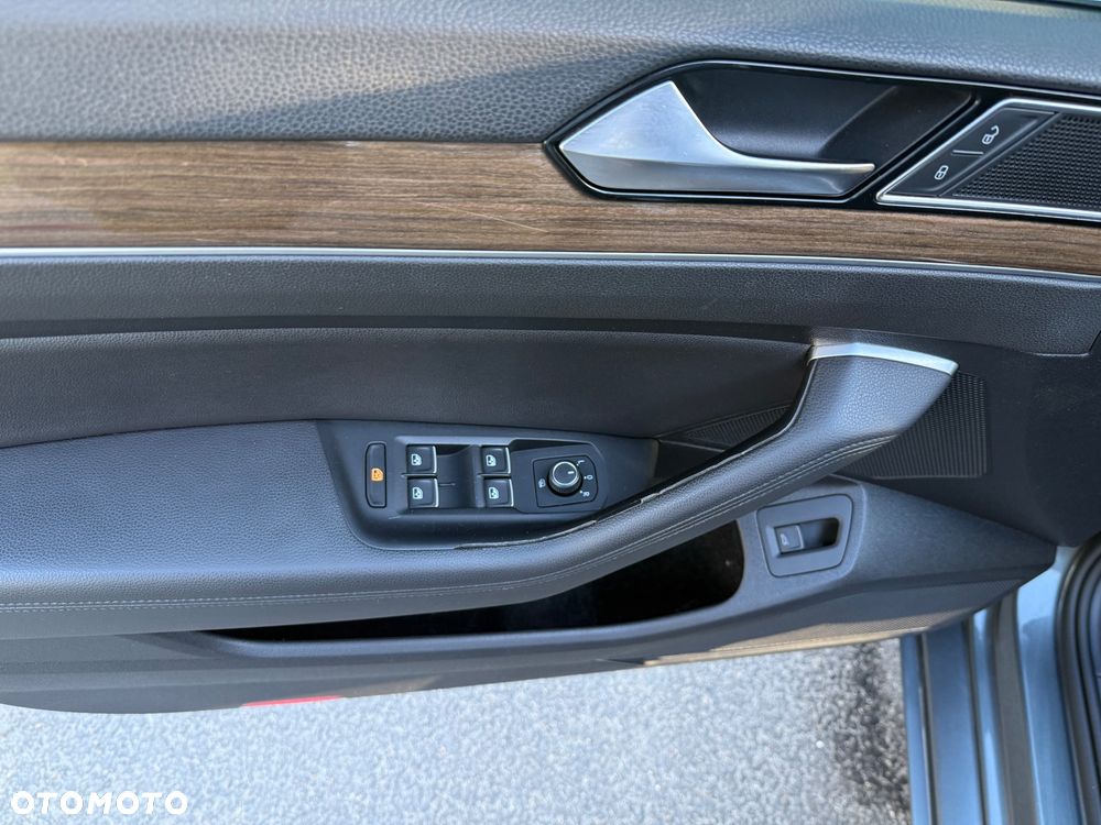 Volkswagen Passat 2.0 TDI SCR Highline DSG - 25