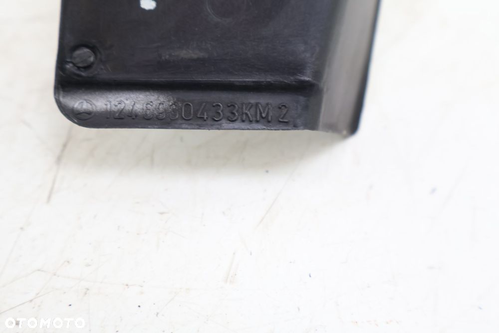 MERCEDES-BENZ W124 OSŁONA POKRYWA BOCZNA BAGAŻNIKA PRAWA 1246930433 - 4